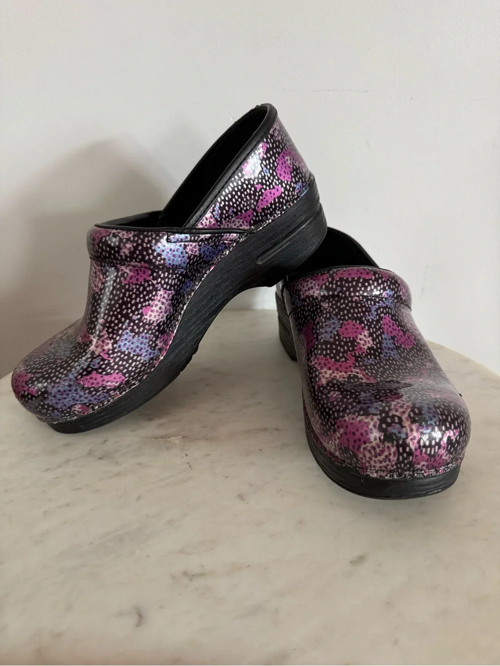 Dansko Professional Clog Women's 39 US 8.5-9  Dotty Abstract Patent Pink Purple